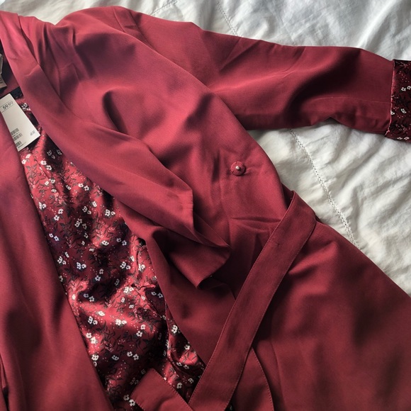 trench coat - Picture 2 of 5